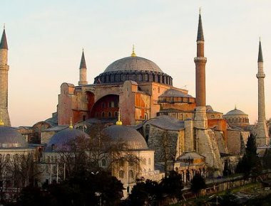 Εκτός ελέγχου οι Τούρκοι - Καλούν ξανά σε πρωινή προσευχή στην Αγιά Σοφιά